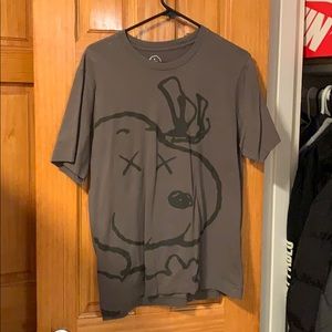Uniqlo Kaws snoopy shirt